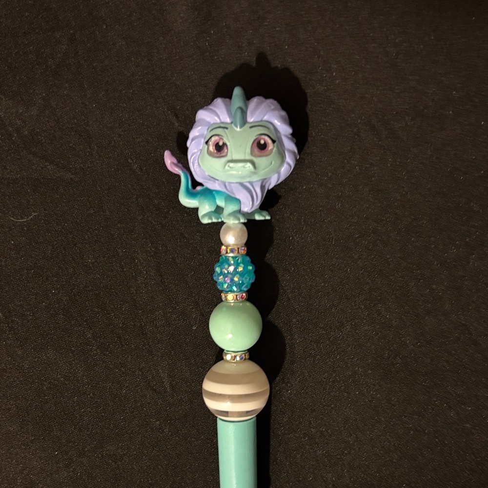 Handmade Disney Doorable Sisu Pen from Raya & the Last Dragon - Picture 2 of 4